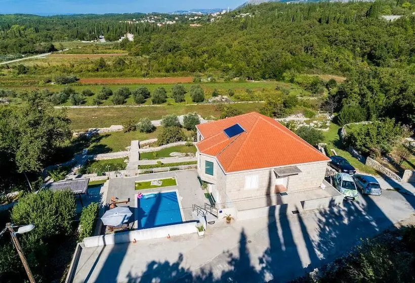 Villa Oasis Cypress