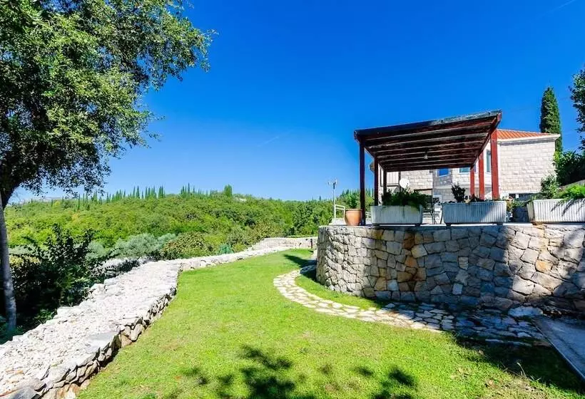 Villa Oasis Cypress