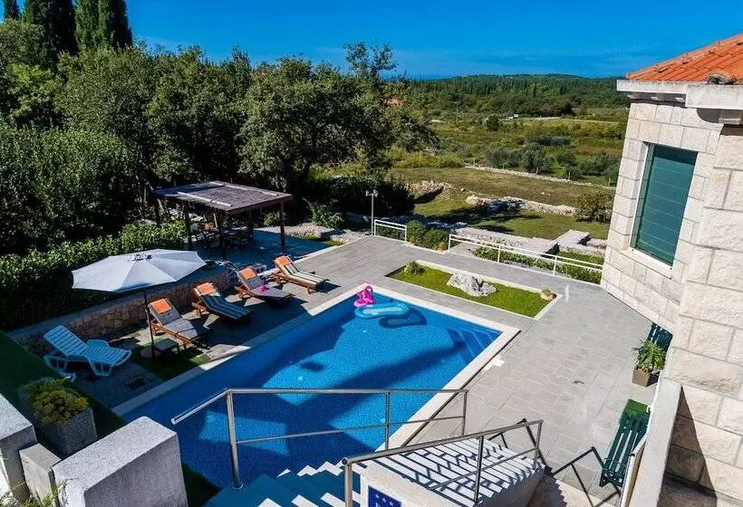 Villa Oasis Cypress