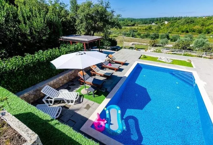 Villa Oasis Cypress