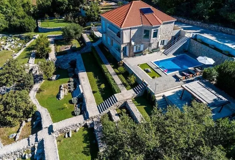 Villa Oasis Cypress