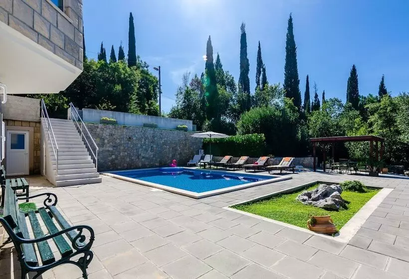 Villa Oasis Cypress