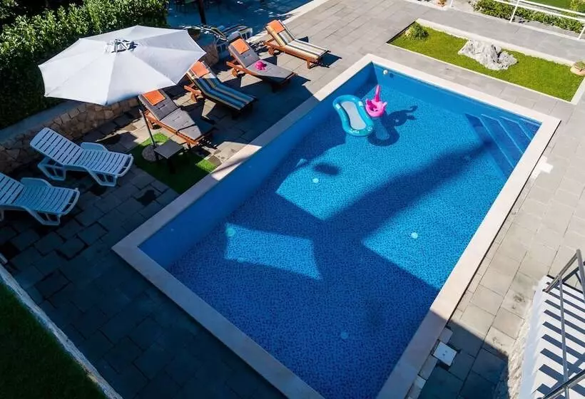 Villa Oasis Cypress