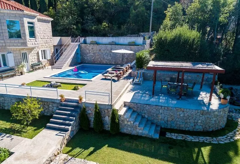 Villa Oasis Cypress