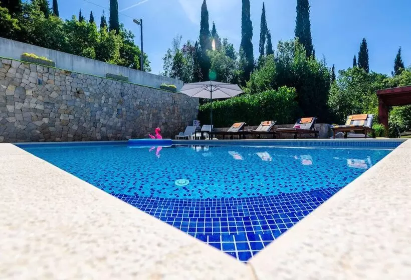 Villa Oasis Cypress