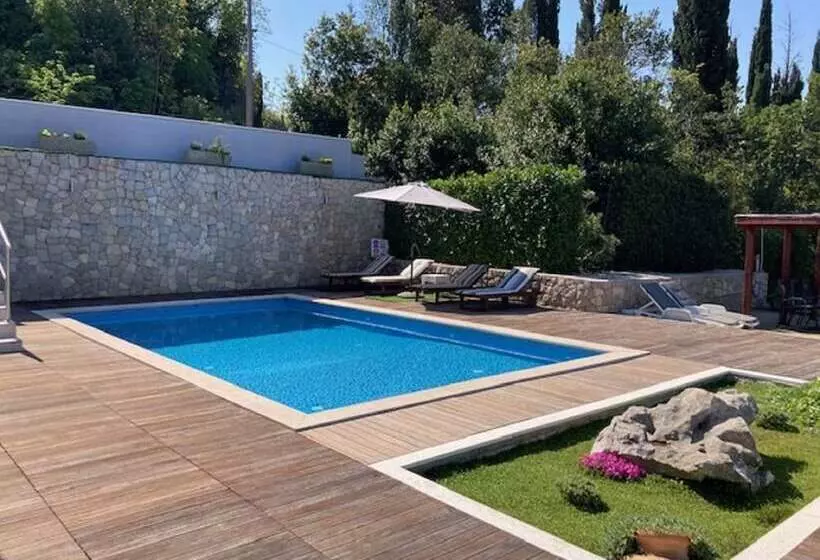 Villa Oasis Cypress