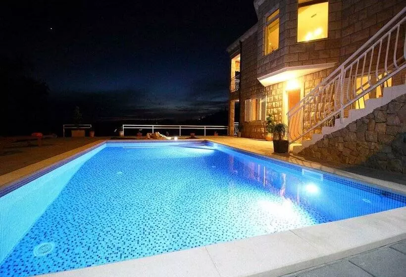 Villa Oasis Cypress