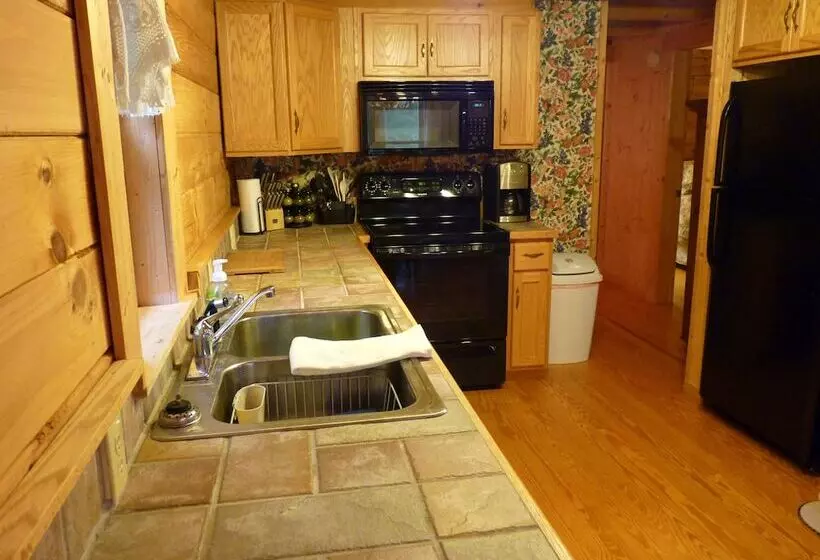Horseshow Hideaway – Pet Friendly Cabin, 7 Minutes To Tiec
