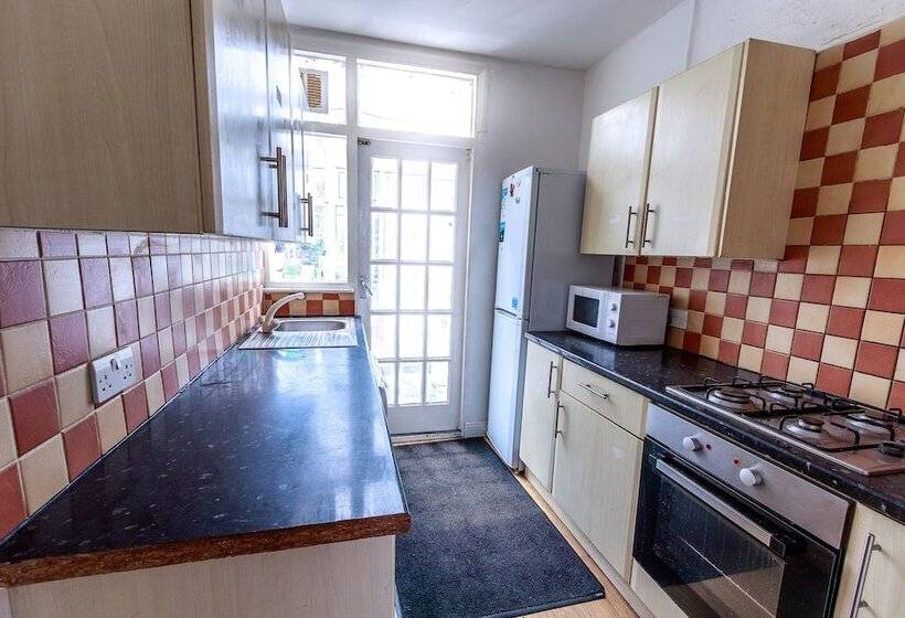 بنسيون Barking Guest House