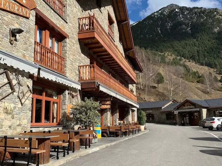 ペンション Hostal La Font