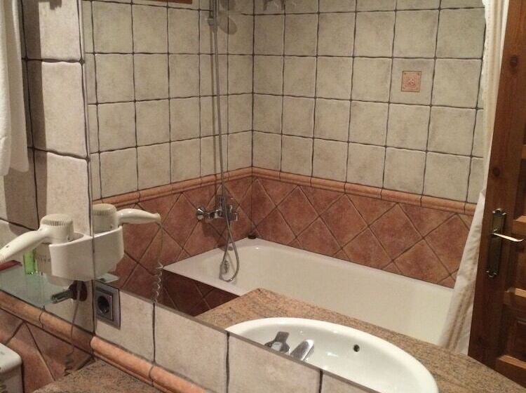 بنسيون Hostal La Font