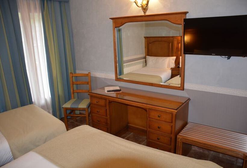 بنسيون Hostal La Font