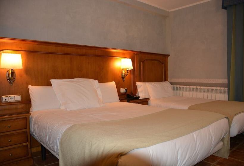 بنسيون Hostal La Font