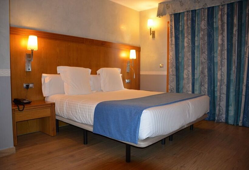 بنسيون Hostal La Font