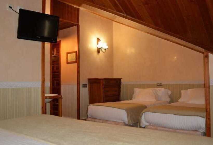 بنسيون Hostal La Font