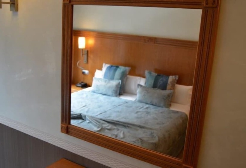 بنسيون Hostal La Font