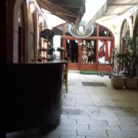 پانسیون Inchy Accommodation