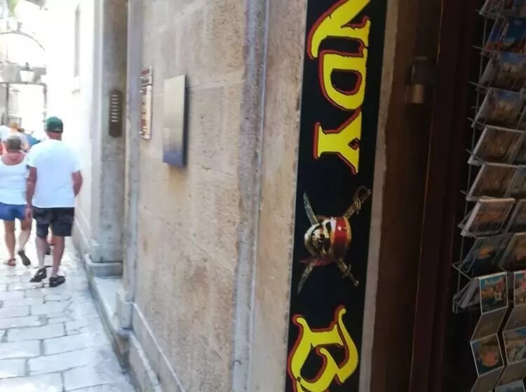 پانسیون Inchy Accommodation