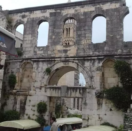 پانسیون Inchy Accommodation