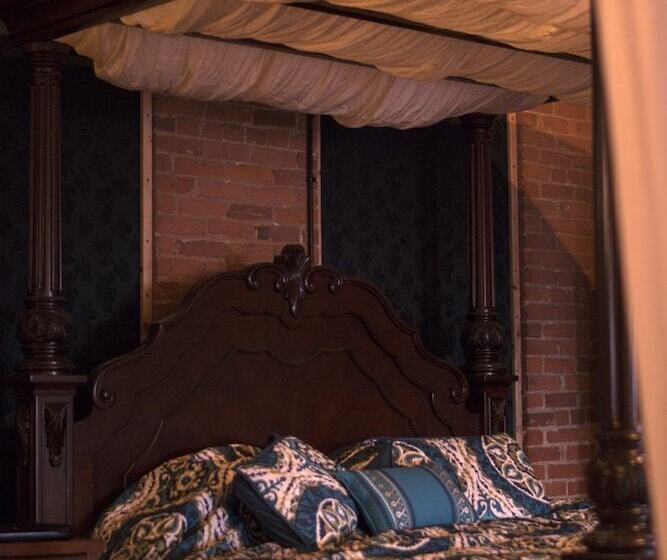 The Botticelli Club Classic