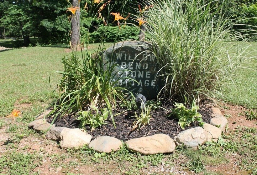 Amos`s_willow_bend_stone_cottage