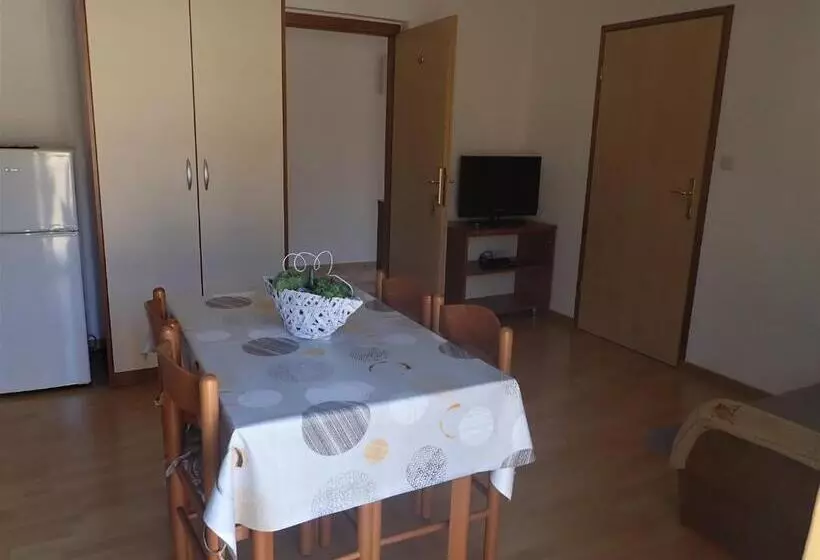 Apartments Pjer