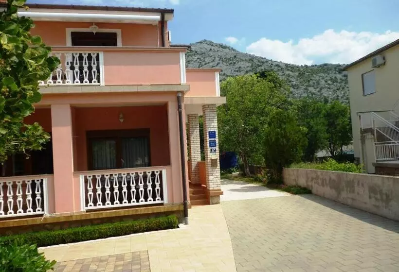 Apartments Pjer