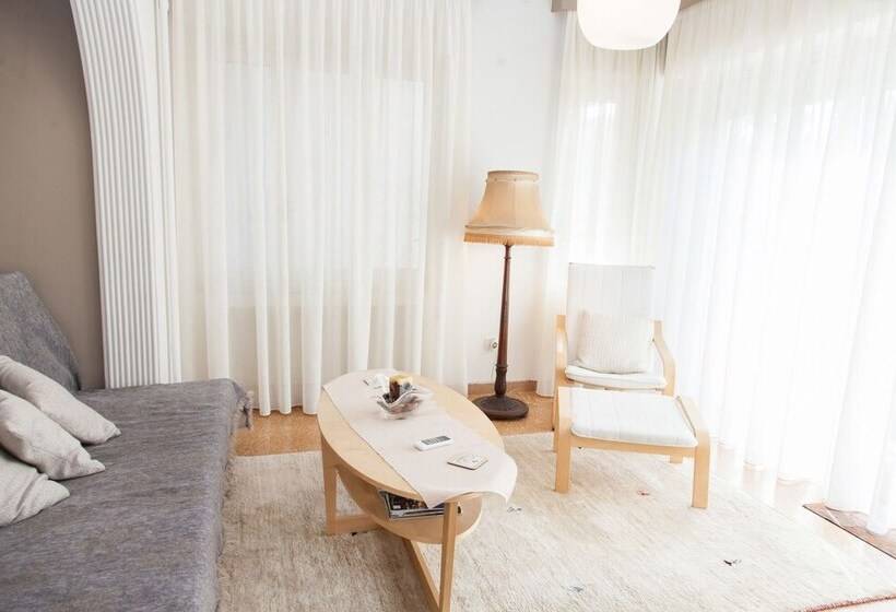 Fabulous Apartment Across Flisvos