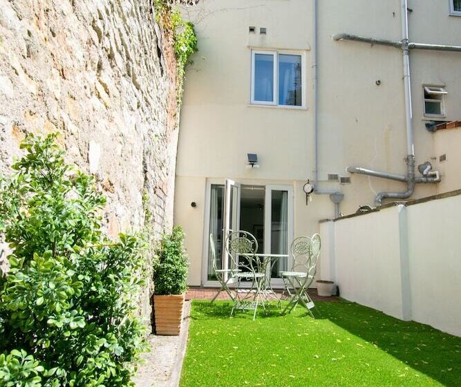 Large Garden Apartment Central Bristol