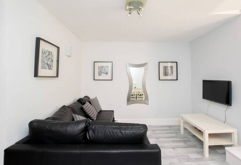 Large Garden Apartment Central Bristol