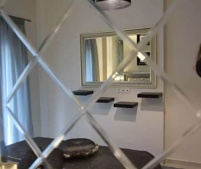 Narcissus Luxury Apt Must