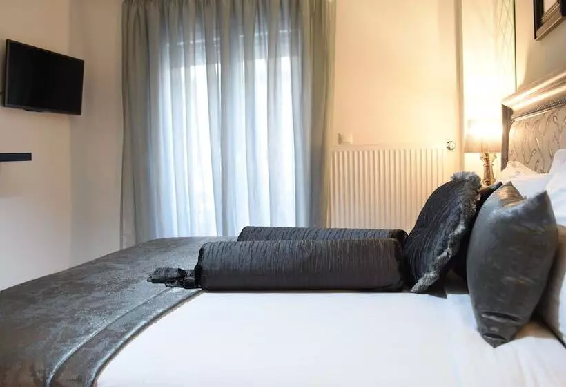 Narcissus Luxury Apt Must