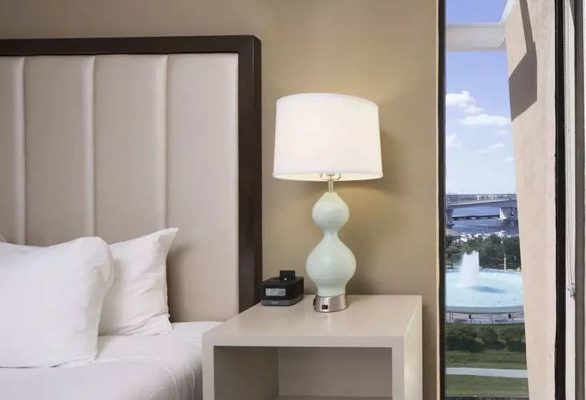 Doubletree By Hilton Hotel Jacksonville Riverfront