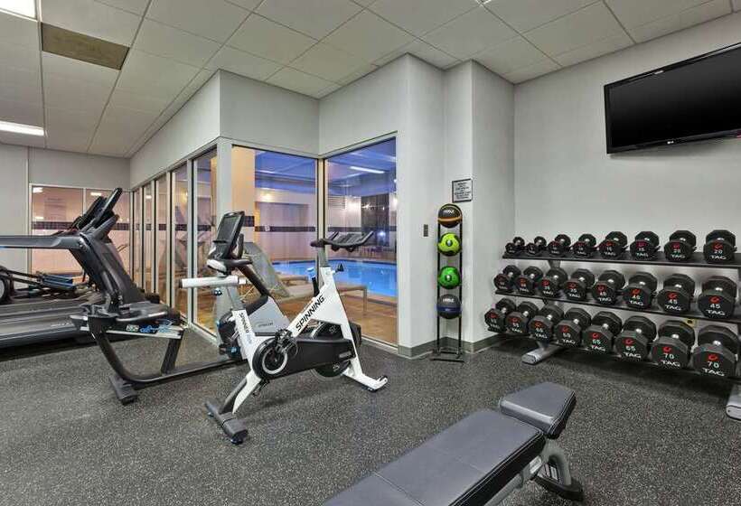 Отель Auburn Hills