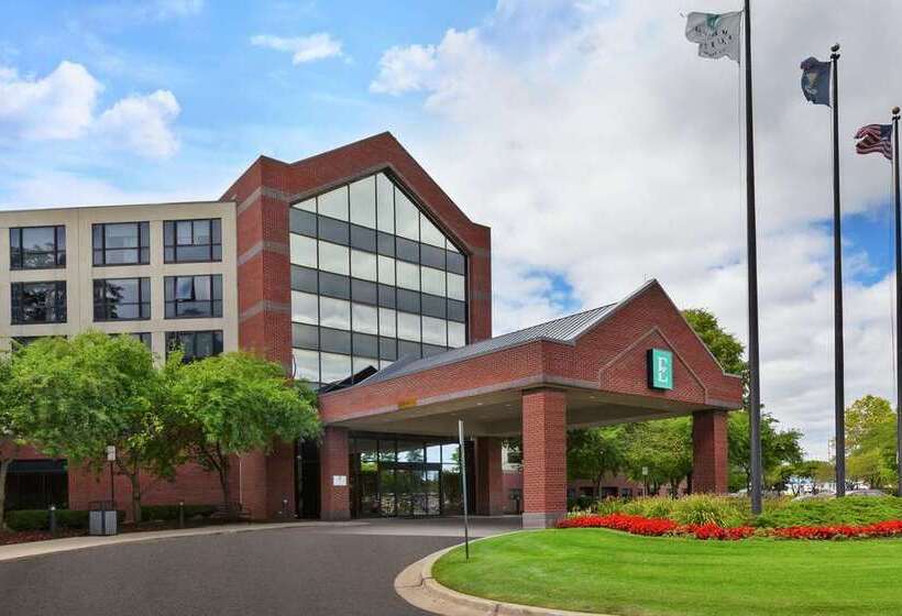 Отель Auburn Hills