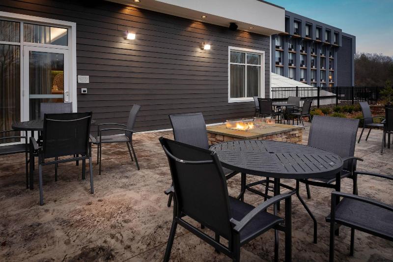 호텔 Fairfield Inn & Suites Springfield Enfield