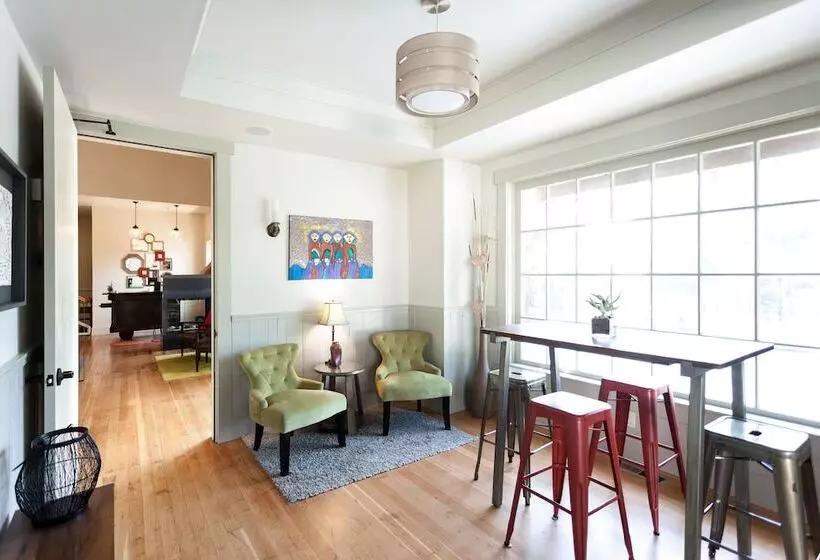 Отель Hanford House Inn