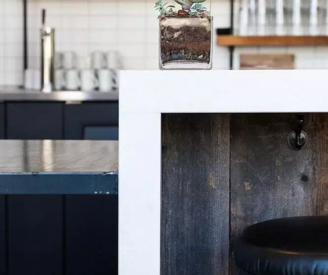 Отель Hanford House Inn