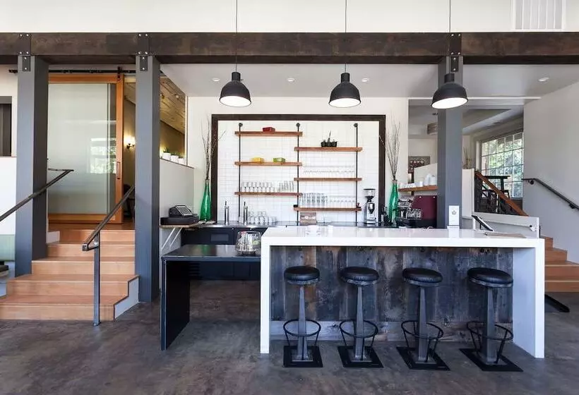 Отель Hanford House Inn