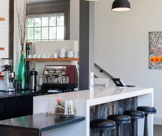 Отель Hanford House Inn