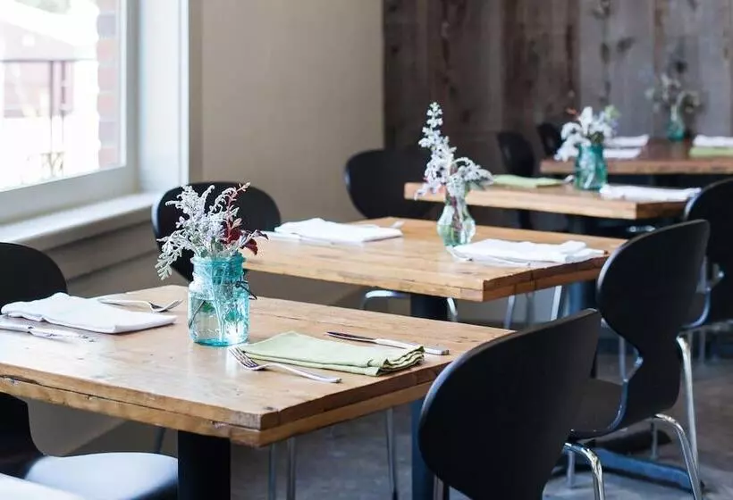 Отель Hanford House Inn