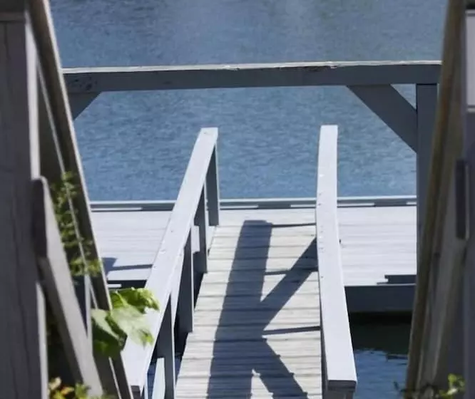 Отель Harbour Towne Inn On The Waterfront