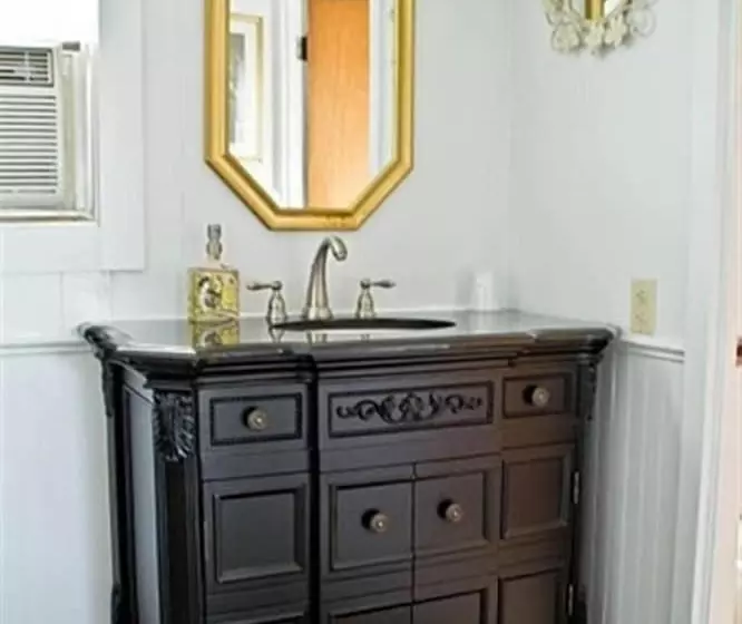 Отель Harbour Towne Inn On The Waterfront