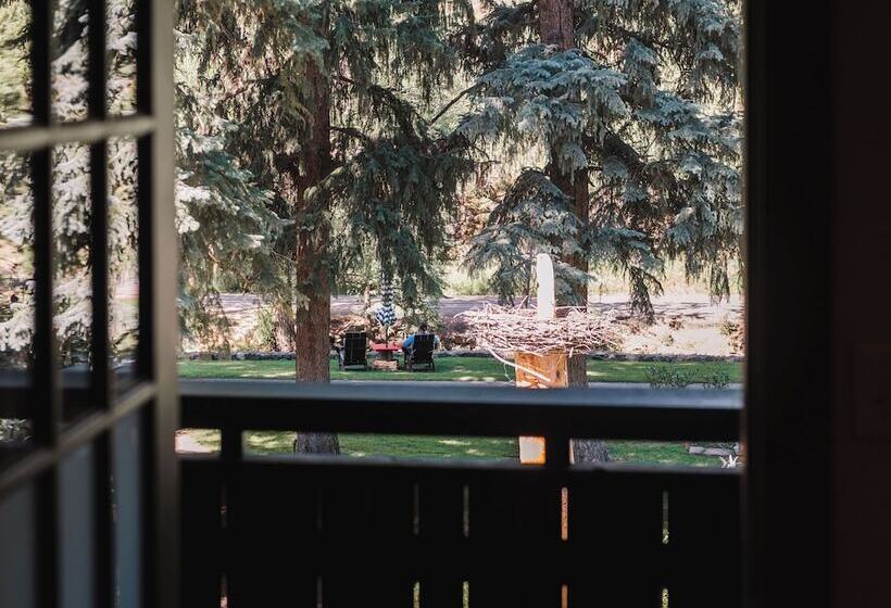 בית מלון כפרי Highland Haven Creekside Inn