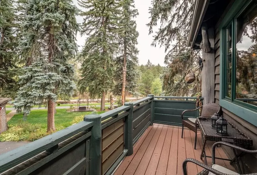 בית מלון כפרי Highland Haven Creekside Inn