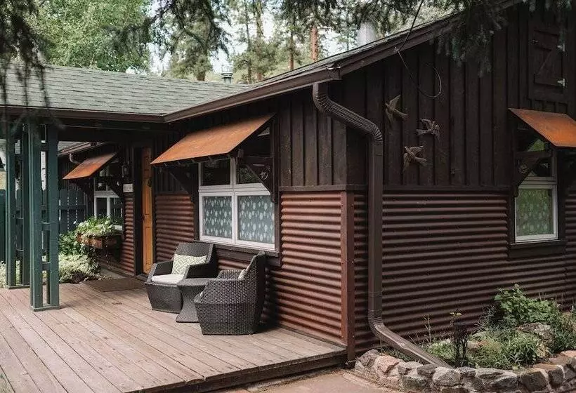 בית מלון כפרי Highland Haven Creekside Inn