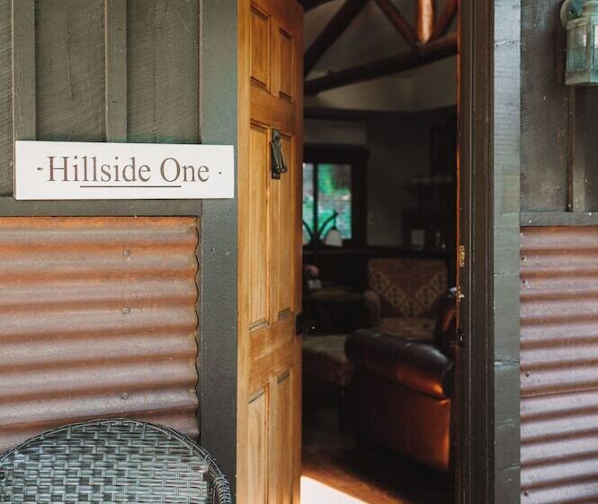 בית מלון כפרי Highland Haven Creekside Inn