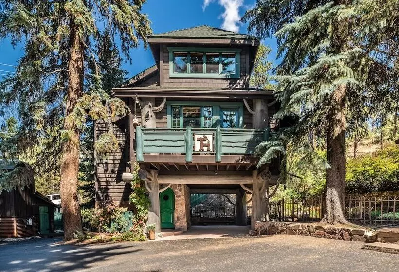 בית מלון כפרי Highland Haven Creekside Inn