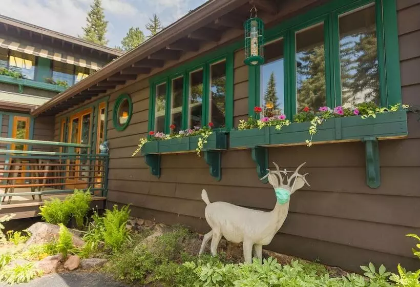 בית מלון כפרי Highland Haven Creekside Inn