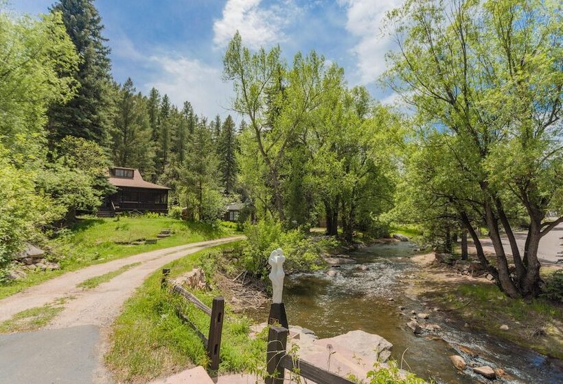 בית מלון כפרי Highland Haven Creekside Inn